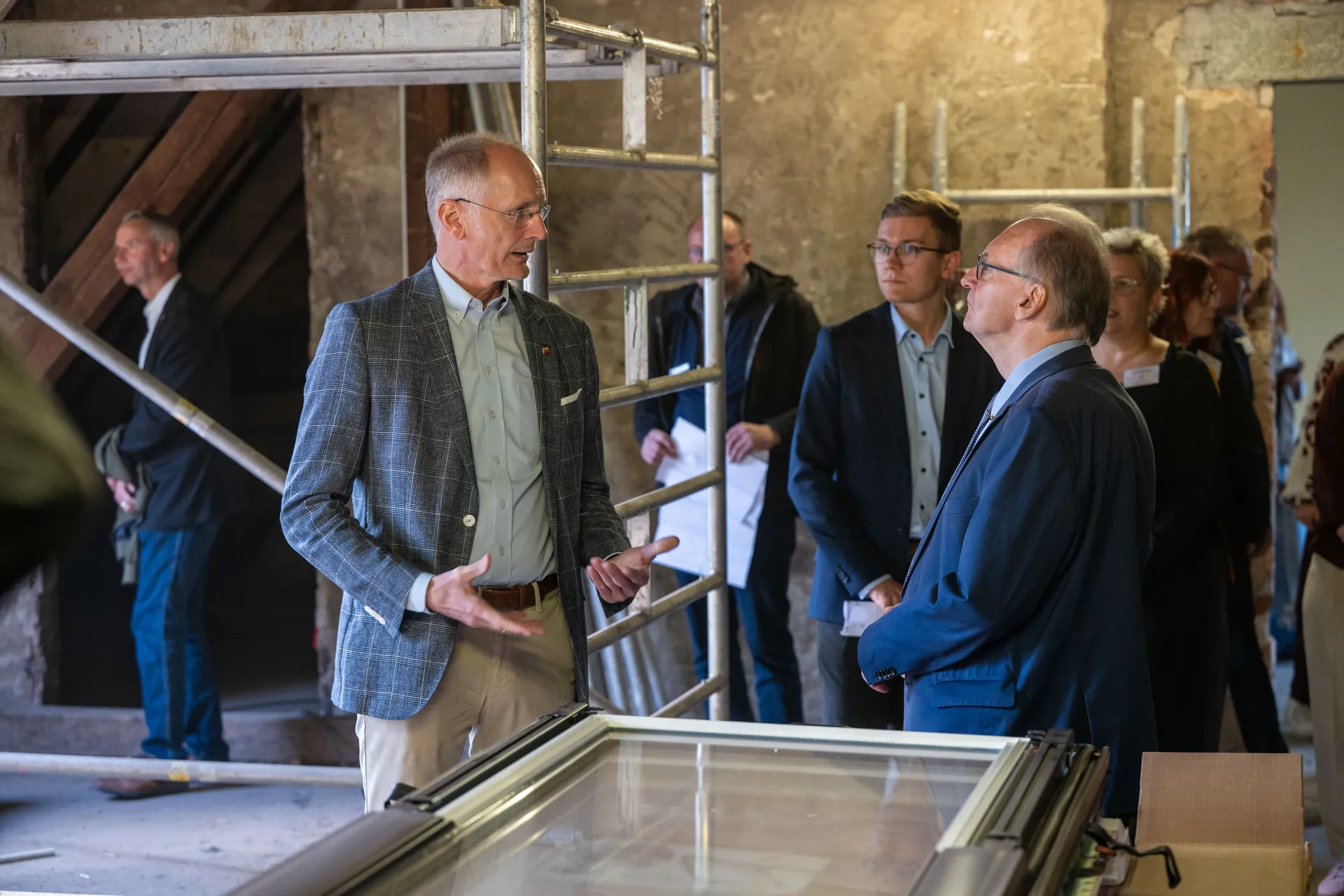 Andreas Dittmann mit Ministerpräsident Haseloff bei der Grundschule